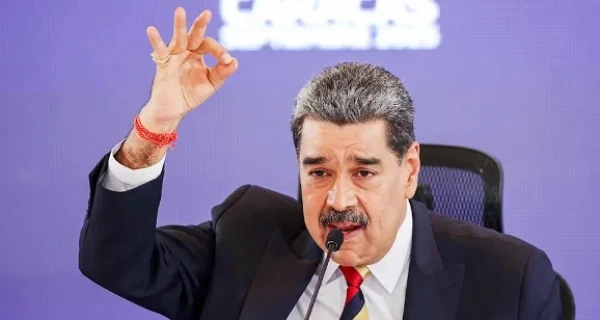 Николас понял, что у него мало шансов.