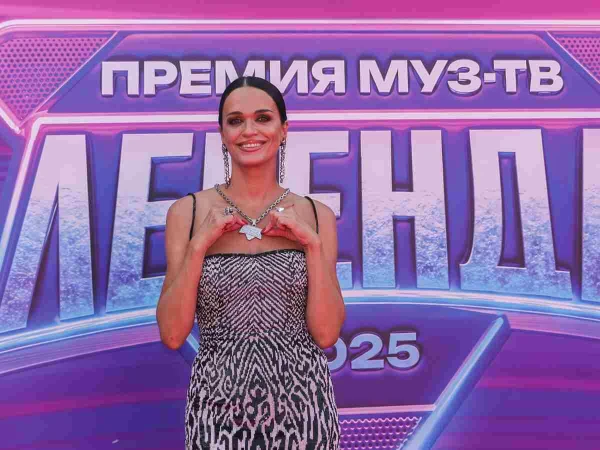 В 45 лет Слава - свежа и хороша.