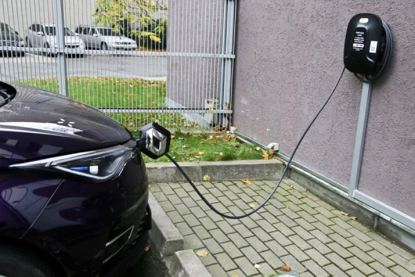 The number of electric vehicles in Latvia is growing rapidly. Jurmala and Marupe are catching up with Riga