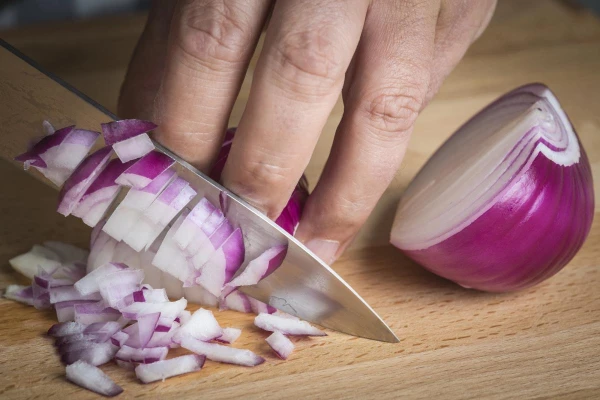 Science has answered how to cut onions without tears