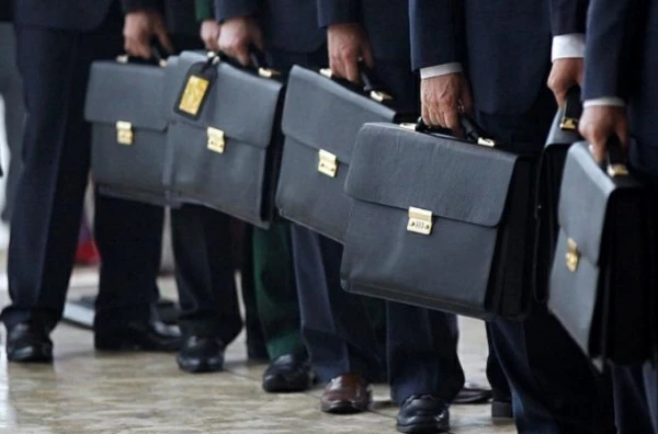 They are not reducing themselves: to fire Latvian bureaucrats, they plan to hire an outsider