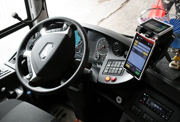 «Opened the front door and kicked the teenagers out of the bus!» Latvians bewildered by the permissiveness of drivers