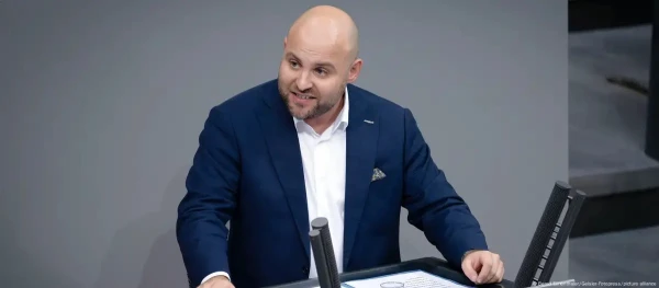 Оппозиционный политик попал под раздачу.