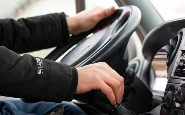 The Driver BOLDLY Listens to the Radio in Russian! Signal in Rīgas satiksme