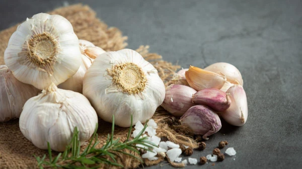 Why Garlic Smells Good in Food but Unpleasant from People