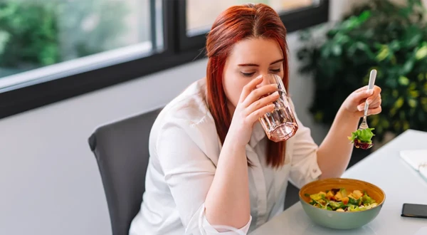 How Harmful Is It to Drink While Eating? Expert Opinion