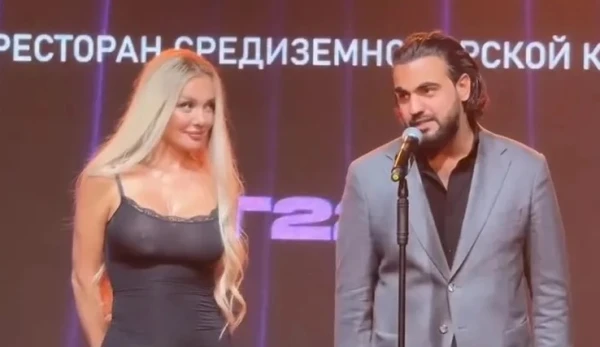 Анечке есть, что показать.