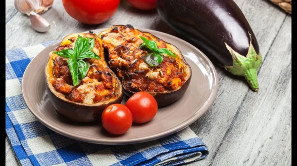 Baked Eggplants with Meat Filling and Cheese: Simple and Delicious