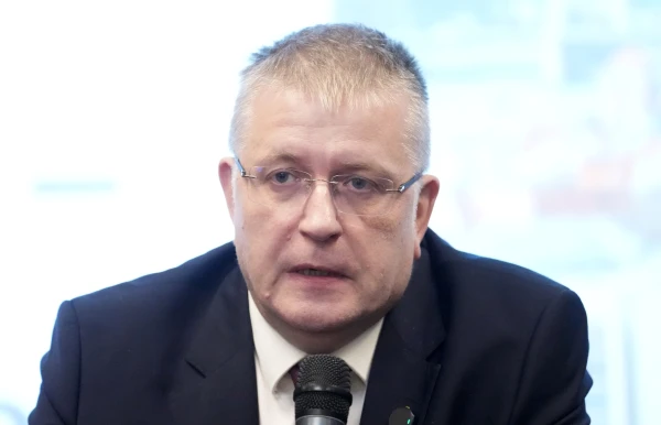 Poland is buying gold. What is Latvia buying? An economist has drawn his conclusion