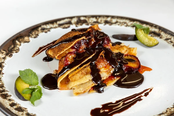 Autumn Delight: Pancakes with Caramelized Plums