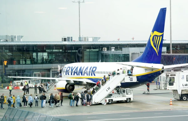 A Performance in the Style of Ryanair: How the Airline Turns Flight Cancellations into a Political Show