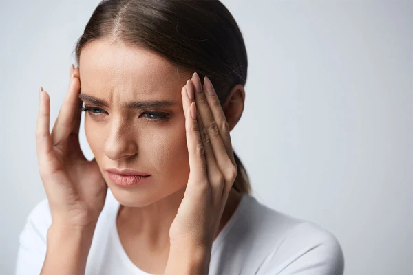 When Pain in the Temples Is Not Just a Headache: Symptoms That Should Not Be Ignored