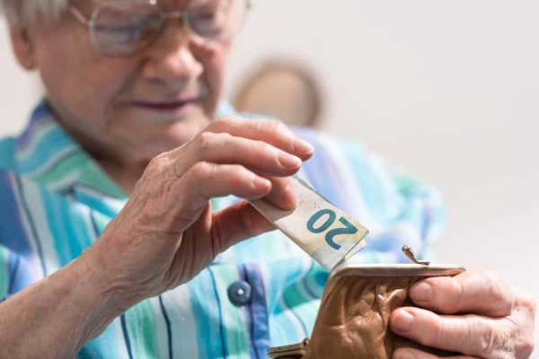 IMF urges Latvians to save more for retirement