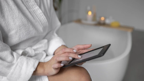Using your phone while sitting on the toilet? It«s dangerous for your health