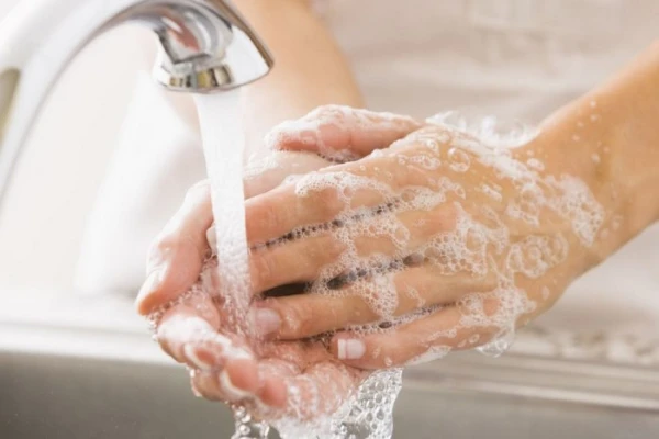 One Hand Washes the Other: How to Find a Balance Between Cleanliness and Healthy Skin