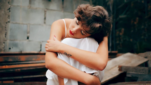«I Am Stronger Than My Fears»: 8 Phrases to Tell Yourself in Difficult Times