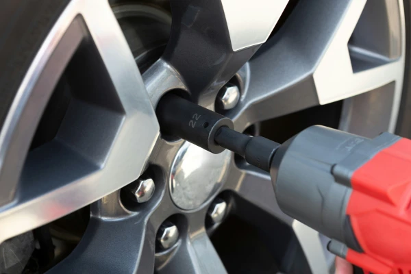 Road services transition to winter mode — motorists are advised to change tires in advance