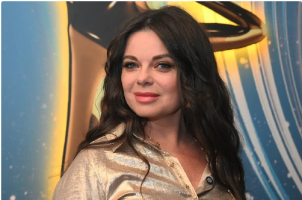 Natasha Koroleva Decided to Profit from Old Posters with Nikolaev