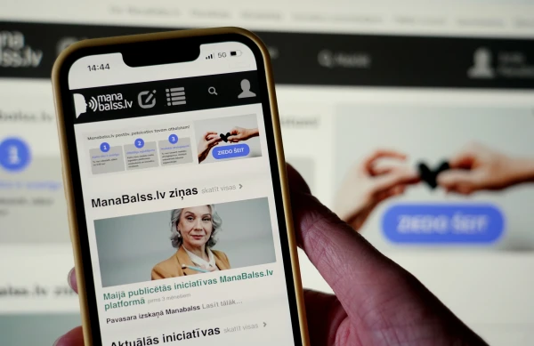 Convention, benefits, allowances and... the ban on abstaining. What is the public advocating for?