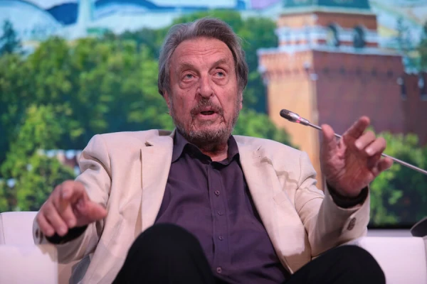 Elon Musk«s Father Errol Compared Moscow to Washington and London