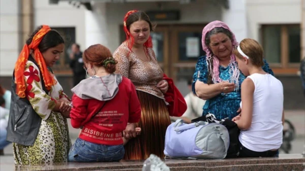 How Street Swindlers Operate: The Psychotechnique of «Gypsy Hypnosis» and How to Protect Yourself