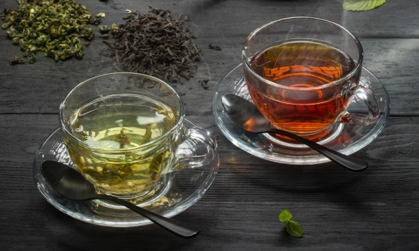 How Tea Can Slow Down the Aging Process: Black and Green Tea Guarding Health