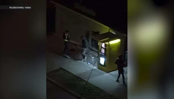 At night, minors broke into a kiosk and stole 30 bottles of strong alcohol