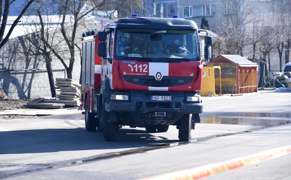 People injured in a fire in the engine room of a vessel in Vecmilgrāvis