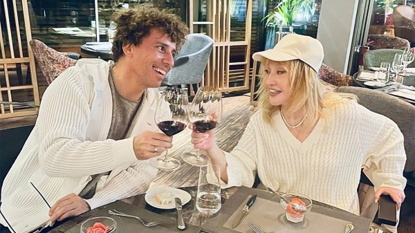 Pugacheva may be deprived of her pension and title due to living abroad