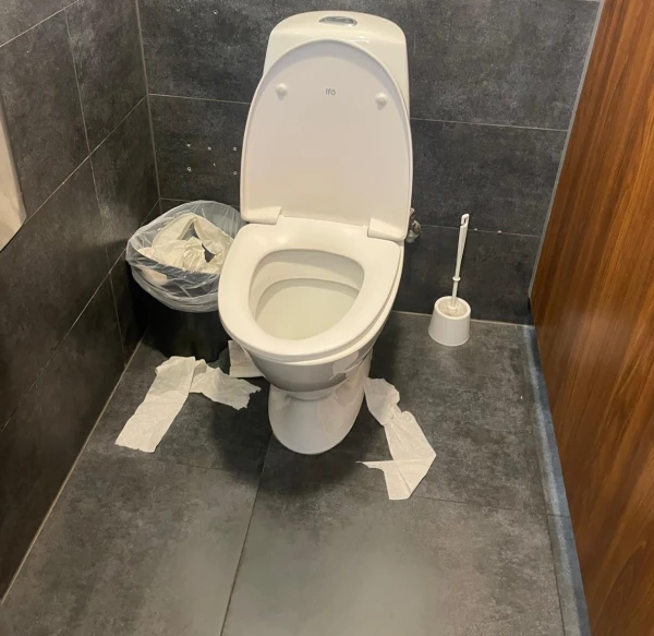 “The Stench – You Might as Well Hang an Axe”: Riga's Stockmann Turns into a Restroom