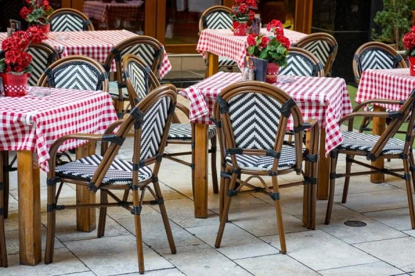 A gang that stole over 1000 chairs from restaurants has been arrested in Spain
