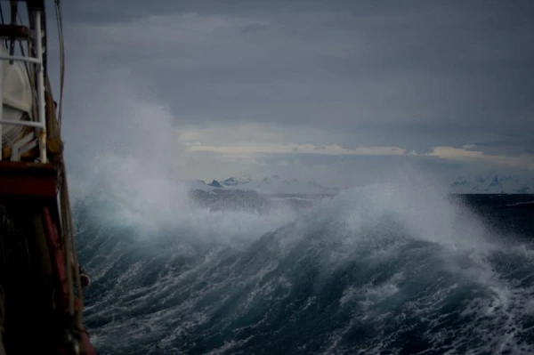 A 'Meteorological Bomb' Approaches Western Europe