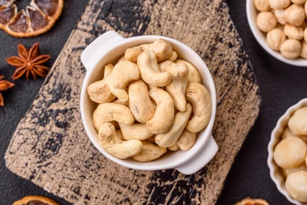 Scientists advised obese teenagers to eat cashews