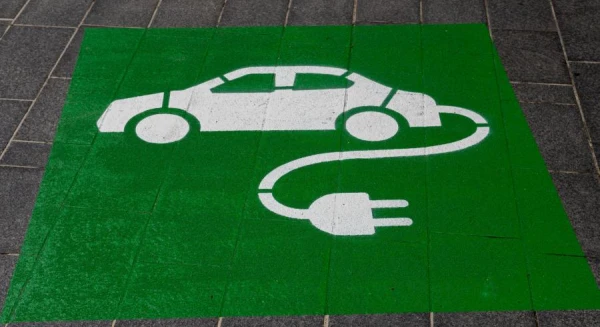 The Boom of Electric Cars Has Turned into Chaos in the Capital's Parking Lots