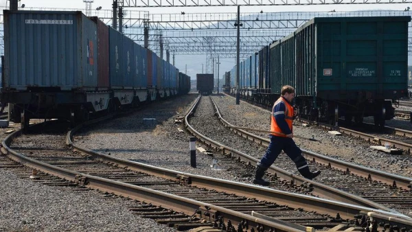We are building a border, but thousands of freight cars from Russia pass through Latvia - what are they carrying?