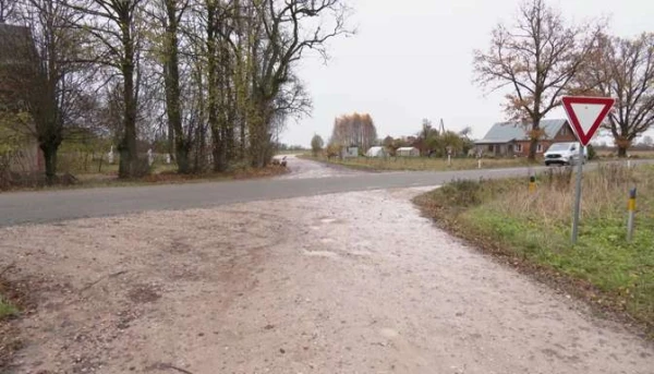Near Cesis, a car ran over a man lying on the roadside. This is not the first case of someone lying on the roadway