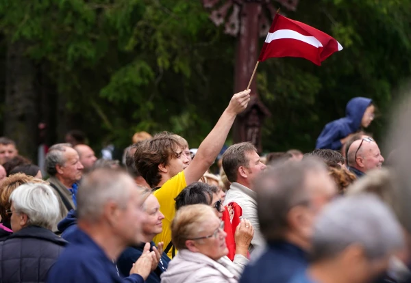 What is the 'People of Latvia': only citizens, only Latvians, or non-citizens with non-Latvians as well?