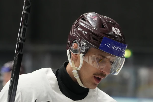 Latvian hockey player Tumans signs contract with Finnish club Jokerit; contract with Fenenko terminated