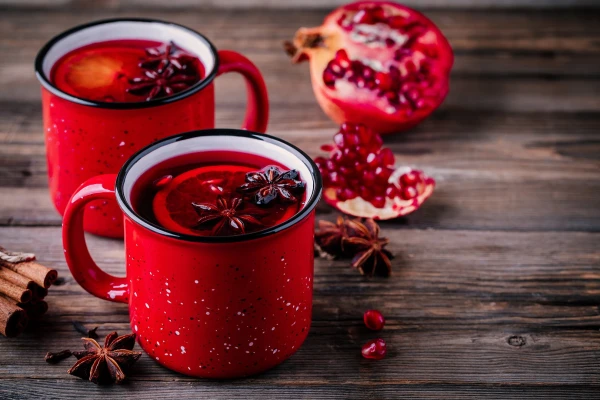 What Are the Benefits of Pomegranate Tea and Who Should Drink It with Caution