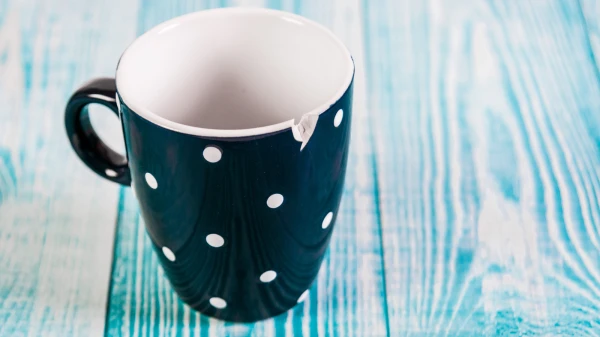 Danger in the Kitchen: Why You Shouldn't Eat from Cracked Dishes