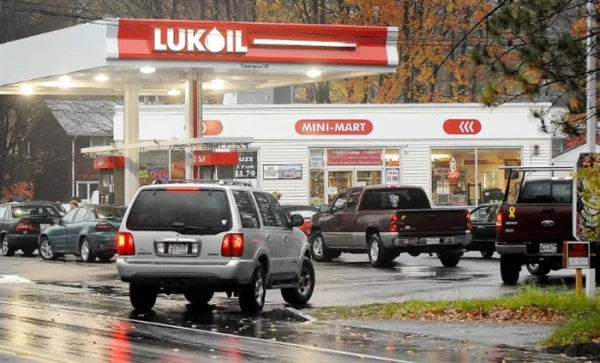 Владельцы американских внедорожников высоко ценили дешевое топливо.