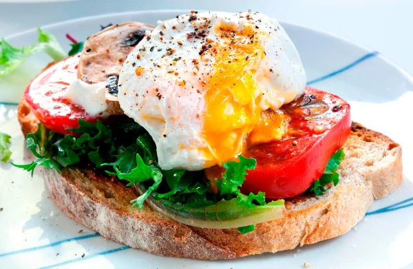 How to Make Poached Eggs in 45 Seconds: A Chef's Secret