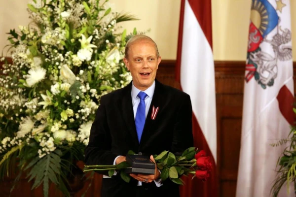 Famous journalist and singer in Latvia surprised by the size of their pension. But in different ways