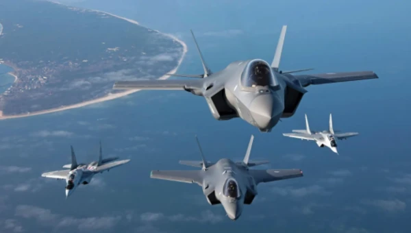 The West Surprised by the Victory of an Old Aircraft Over the F-35