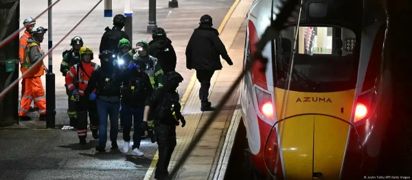 In Britain - 10 injured after knife attack on train