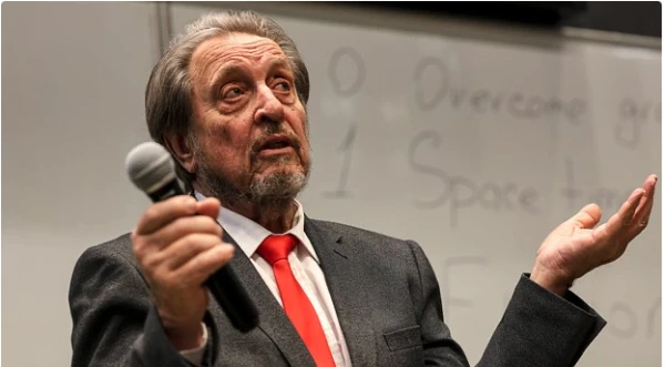 “Are They Coming?!” Elon Musk’s Father Spoke About the Russian Advance