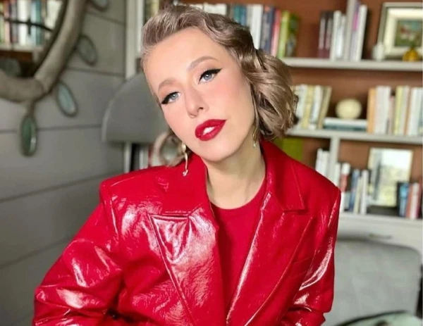 “Roses Were Not Sprinkled on the Bed”: Ksenia Sobchak Showed Her Vacation with Her Son and Mother in Dubai