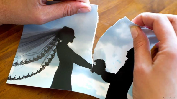 Love with Nuances: How Small Actions Destroy a Marriage