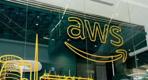 Amazon предоставляет крупнейшее "облако" в мире.