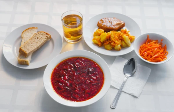 The Myth of 'first course, second course, and compote' Debunked by a Dietitian: The Necessity Has Been Refuted